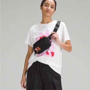 Lululemon PRIDE 1L belt bag. In excellent NWT Condition. More photos to come.
